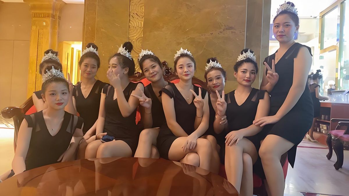 华纳万宝路公司黑装礼仪与服务团队合影